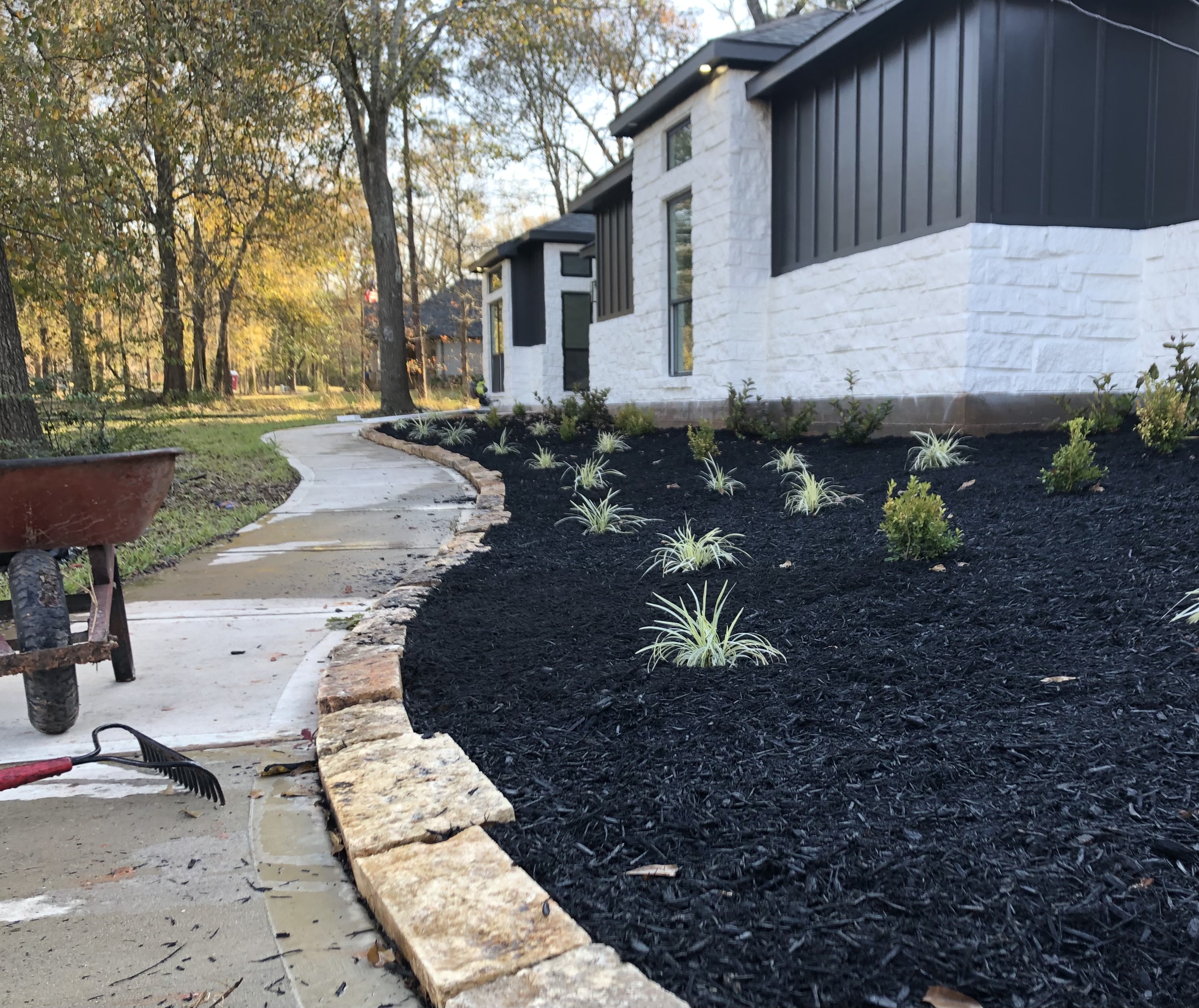 Finished mulch landscaping